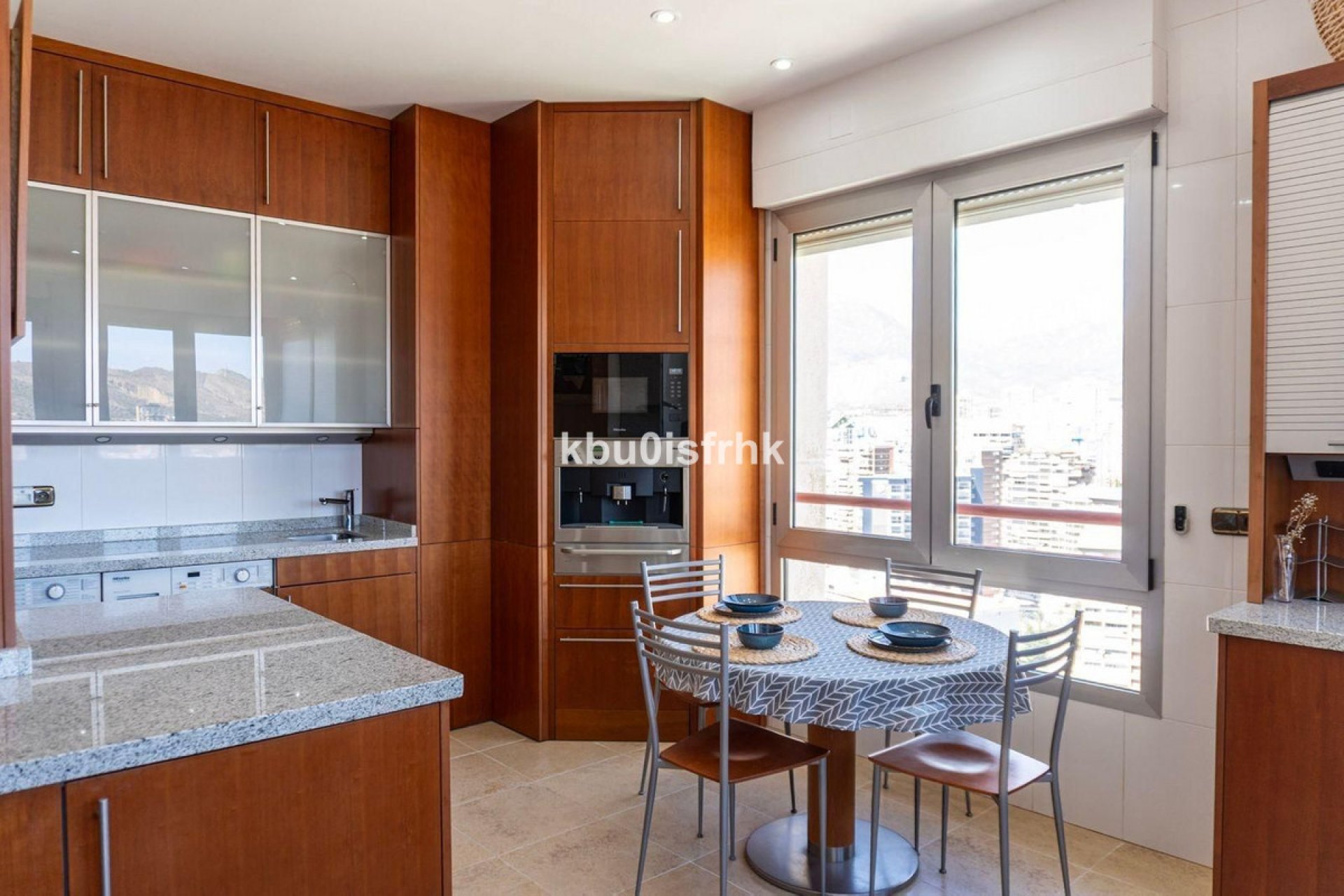 Reventa - Apartamento / piso -
Benidorm - Benidorm Centro
