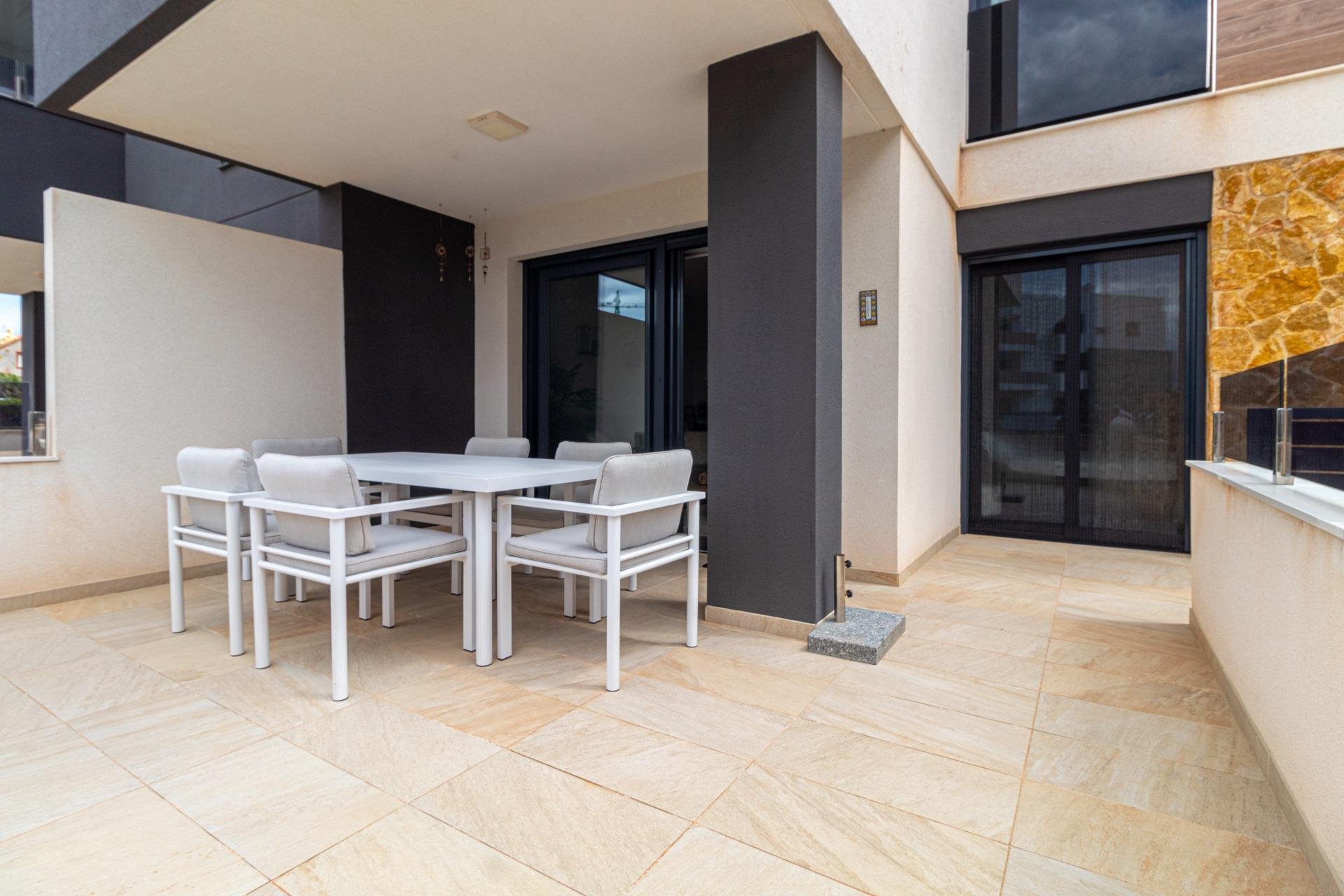 Reventa - Apartamento / piso -
Orihuela Costa - La Florida