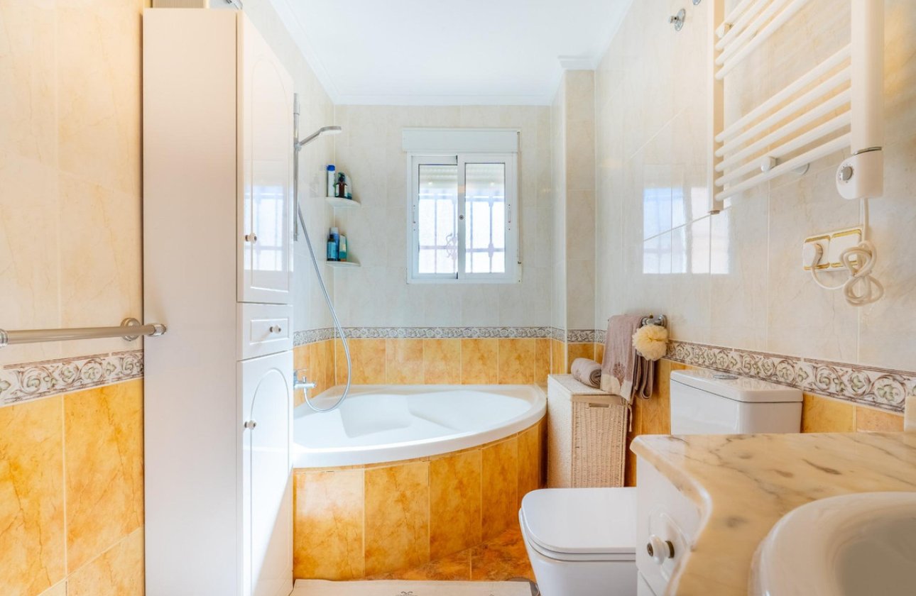 Reventa - Apartamento / piso -
Orihuela - La Regia