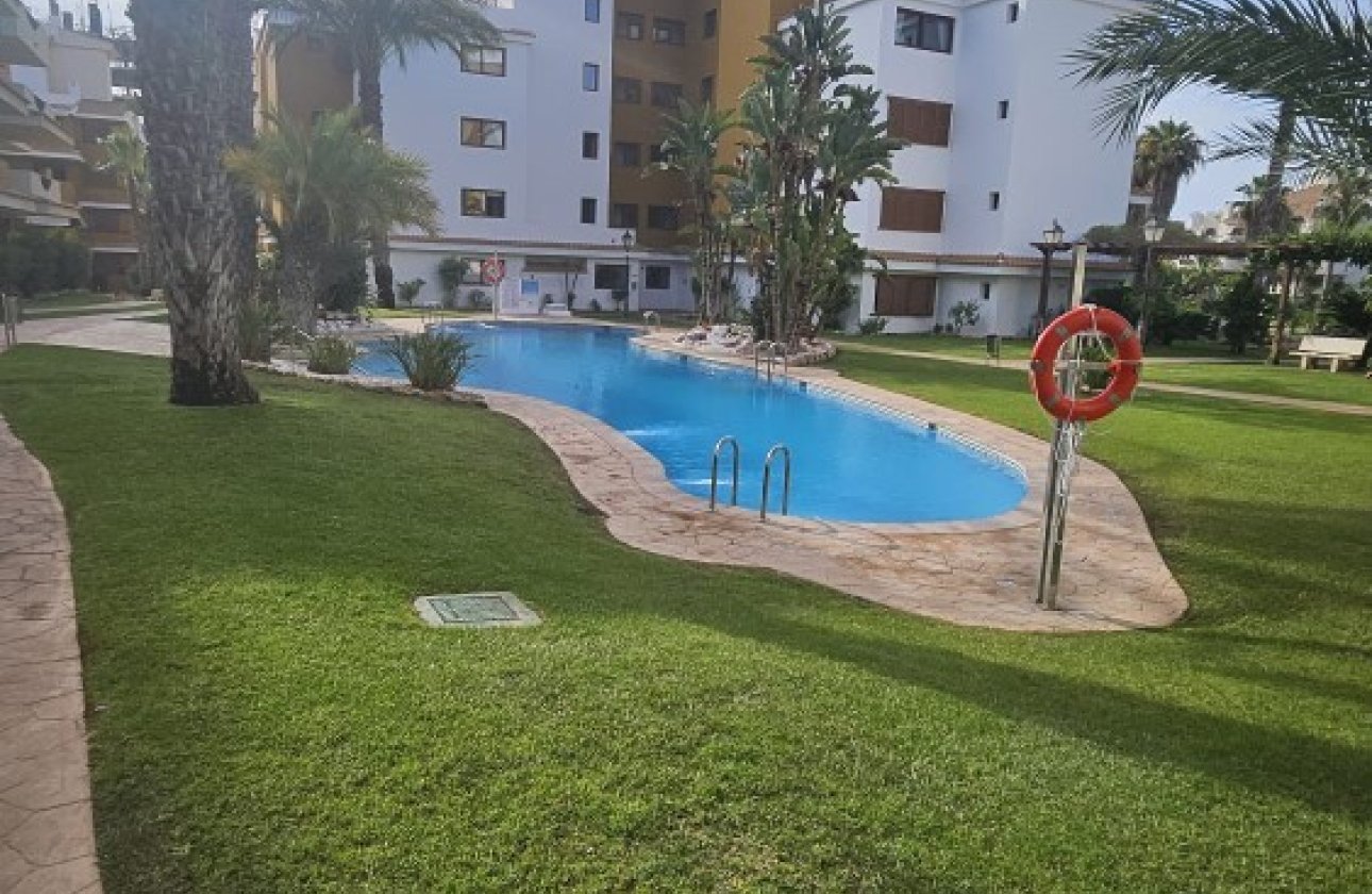Reventa - Apartamento / piso -
Punta Prima - La Entrada