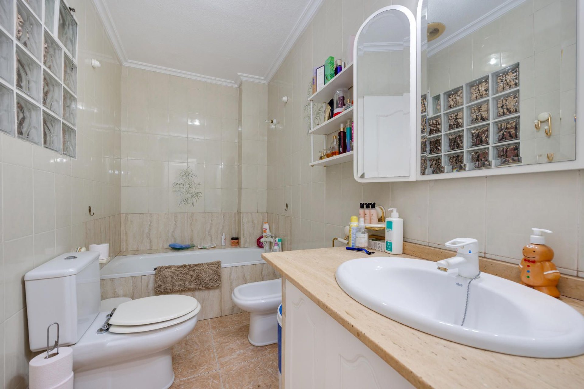 Reventa - Apartamento / piso -
Torrevieja - Centro - Muelle Pesquero