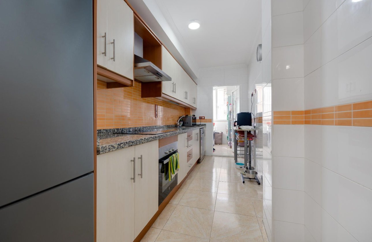 Reventa - Apartamento / piso -
Torrevieja - Centro - Muelle Pesquero