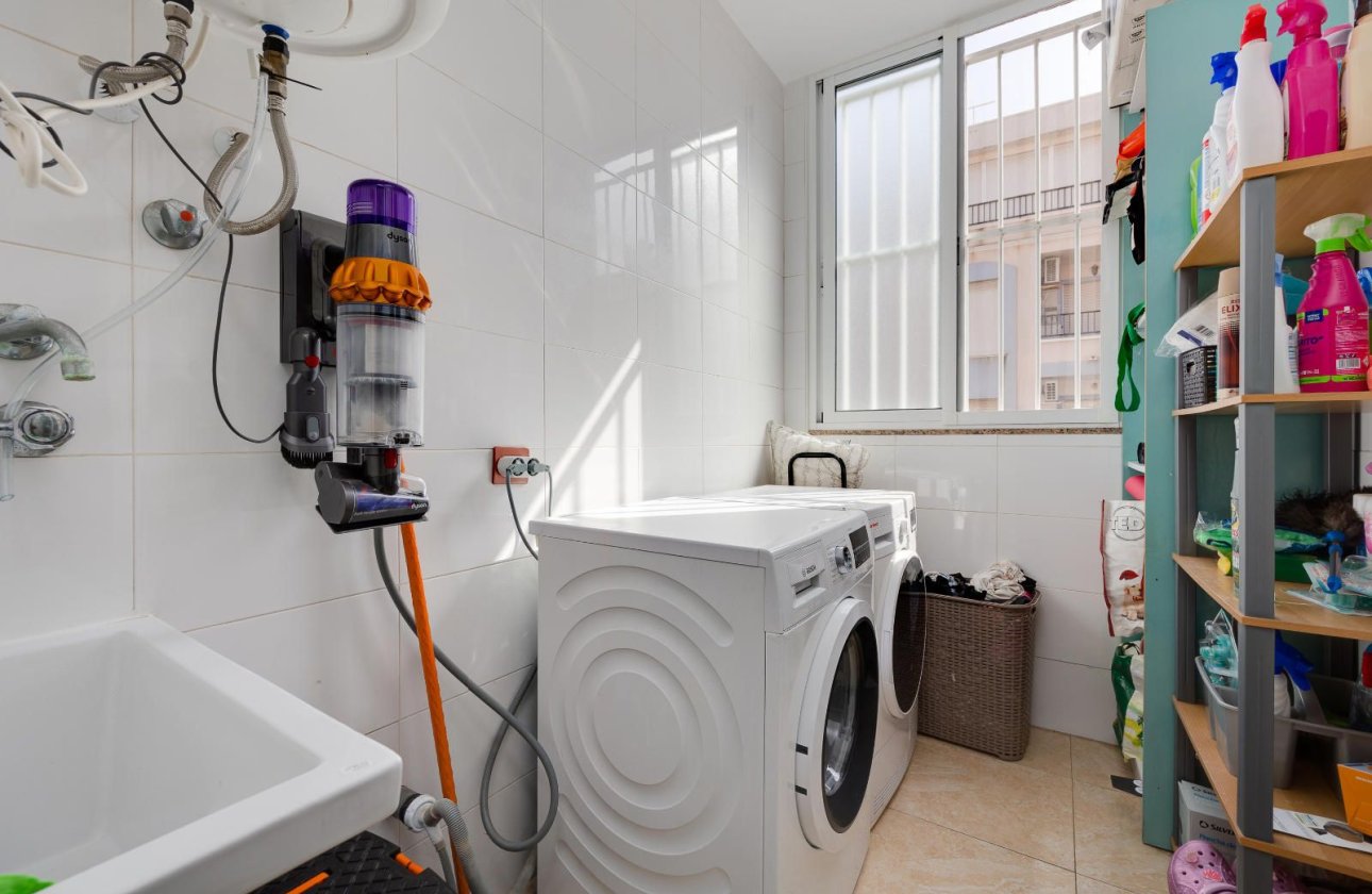 Reventa - Apartamento / piso -
Torrevieja - Centro - Muelle Pesquero