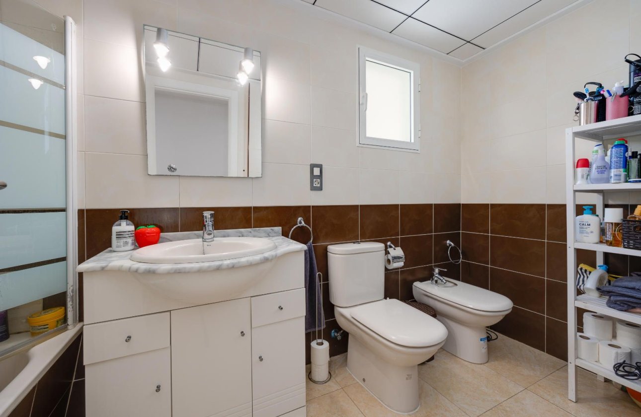 Reventa - Apartamento / piso -
Torrevieja - Centro - Muelle Pesquero