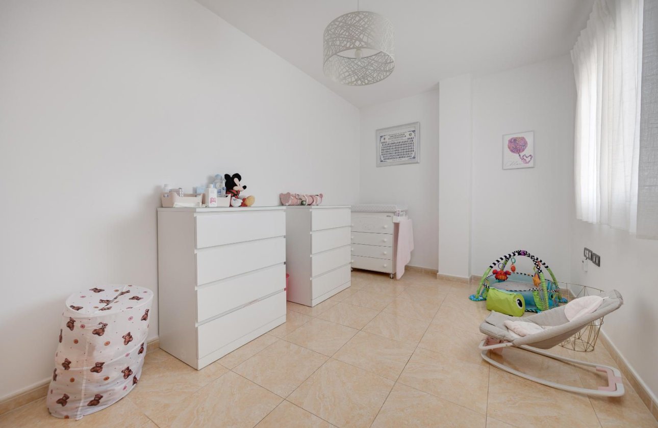 Reventa - Apartamento / piso -
Torrevieja - Centro - Muelle Pesquero