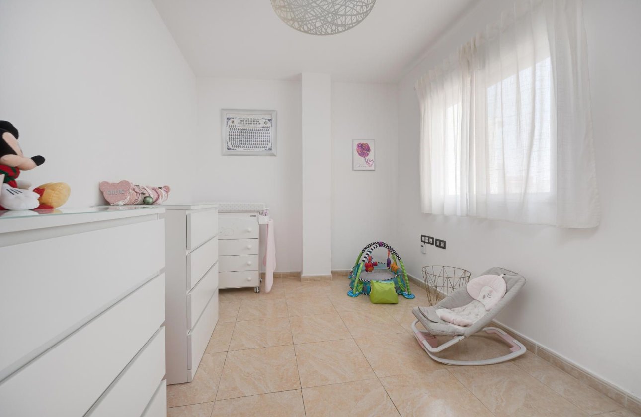 Reventa - Apartamento / piso -
Torrevieja - Centro - Muelle Pesquero