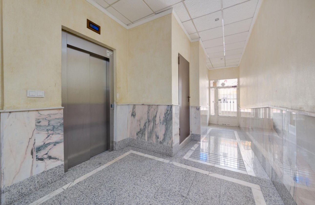 Reventa - Apartamento / piso -
Torrevieja - Centro - Muelle Pesquero