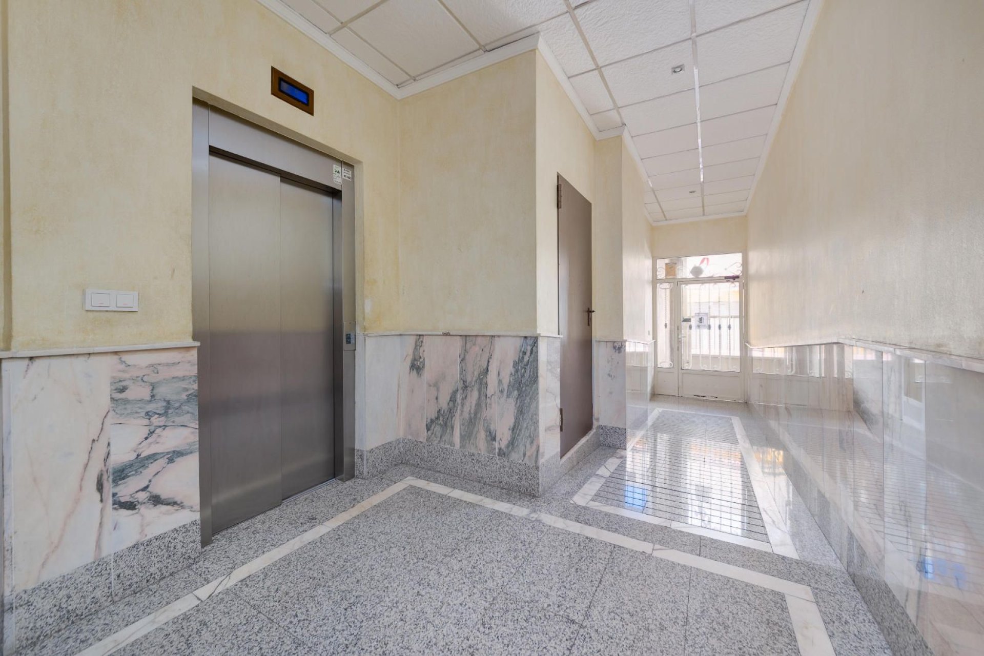 Reventa - Apartamento / piso -
Torrevieja - Centro - Muelle Pesquero