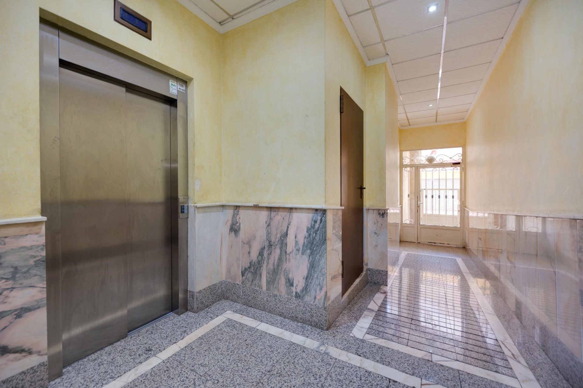 Reventa - Apartamento / piso -
Torrevieja - Centro - Muelle Pesquero