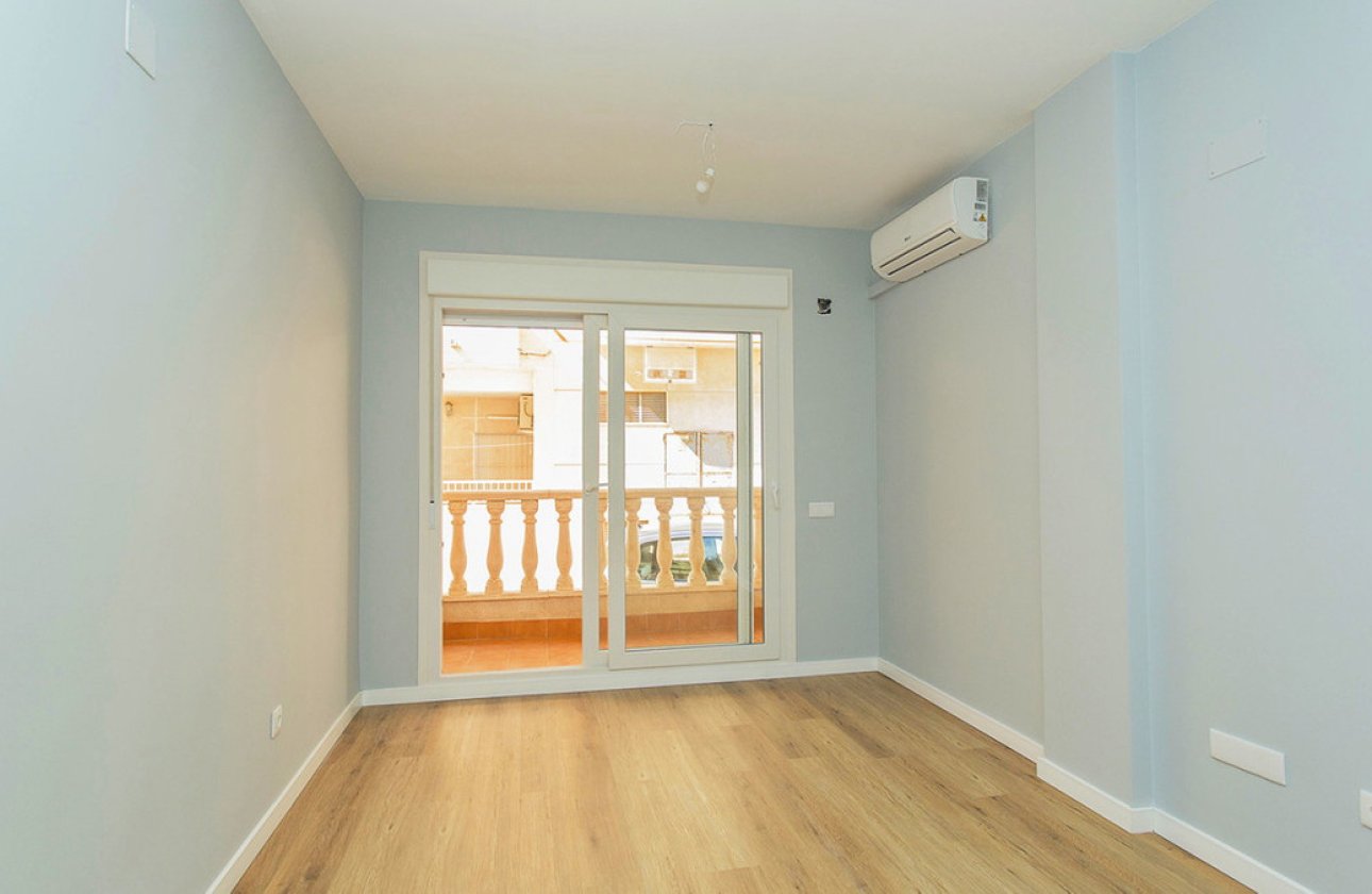 Reventa - Apartamento / piso -
Torrevieja - La Mata