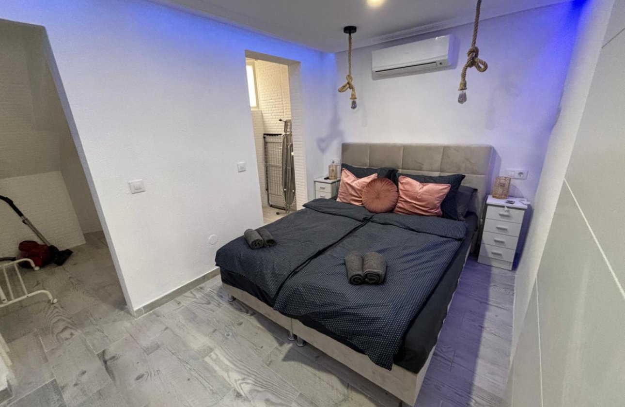 Reventa - Apartamento / piso -
Torrevieja - La Mata