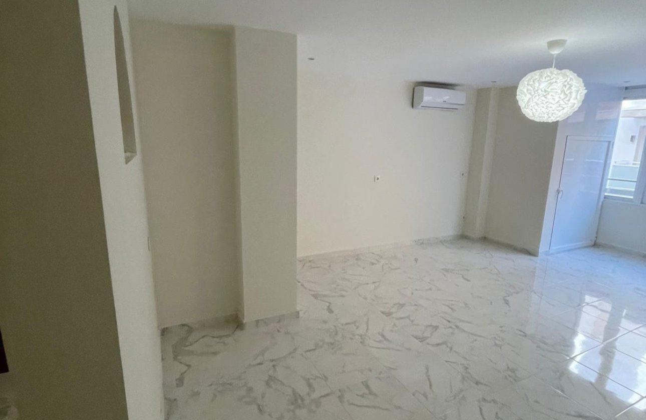 Reventa - Apartamento / piso -
Torrevieja - Torrevieja Centro