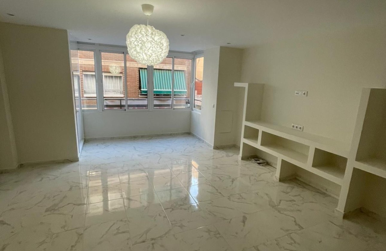 Reventa - Apartamento / piso -
Torrevieja - Torrevieja Centro