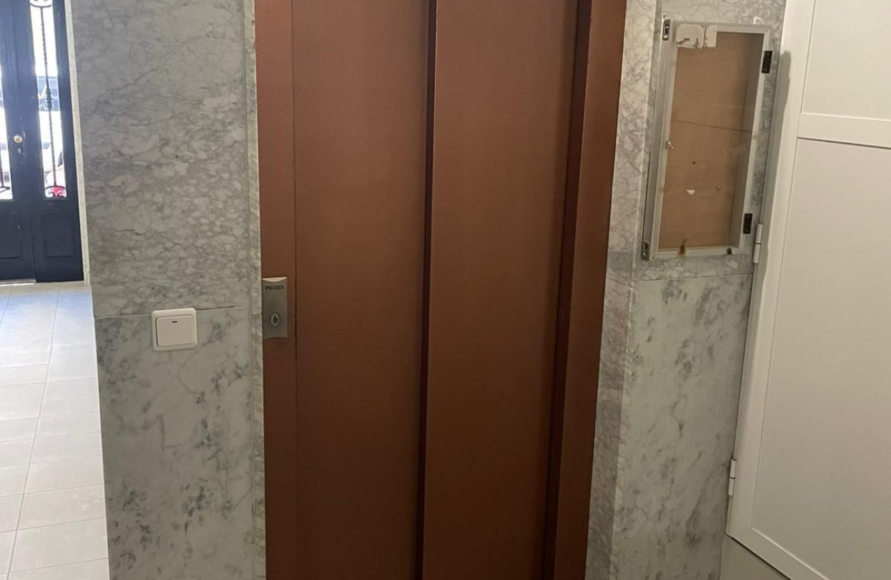 Reventa - Apartamento / piso -
Torrevieja - Torrevieja Centro