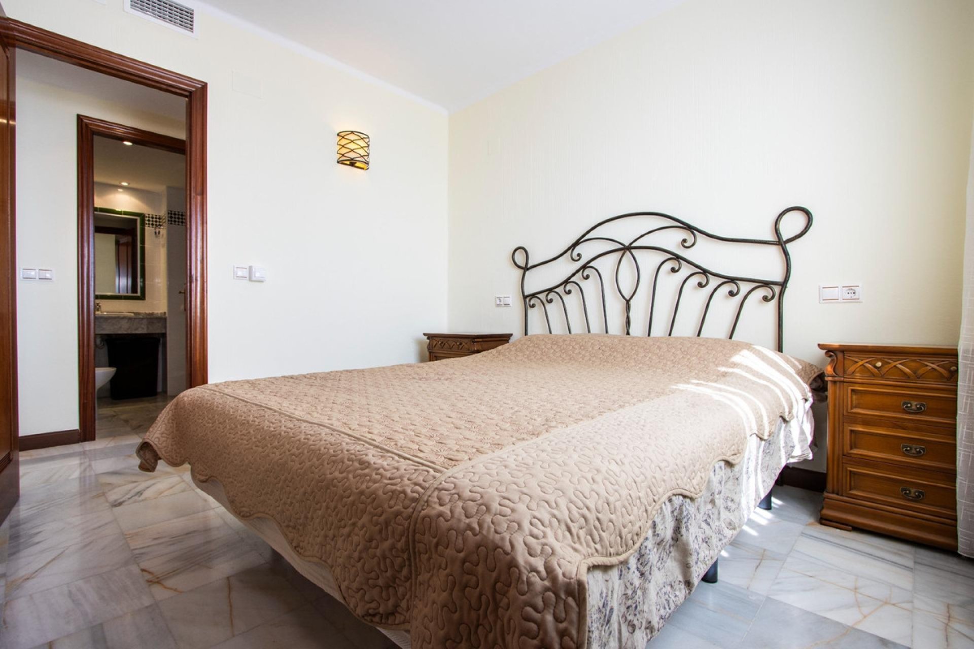 Reventa - Apartamento / piso -
Torrevieja - Torrevieja Centro