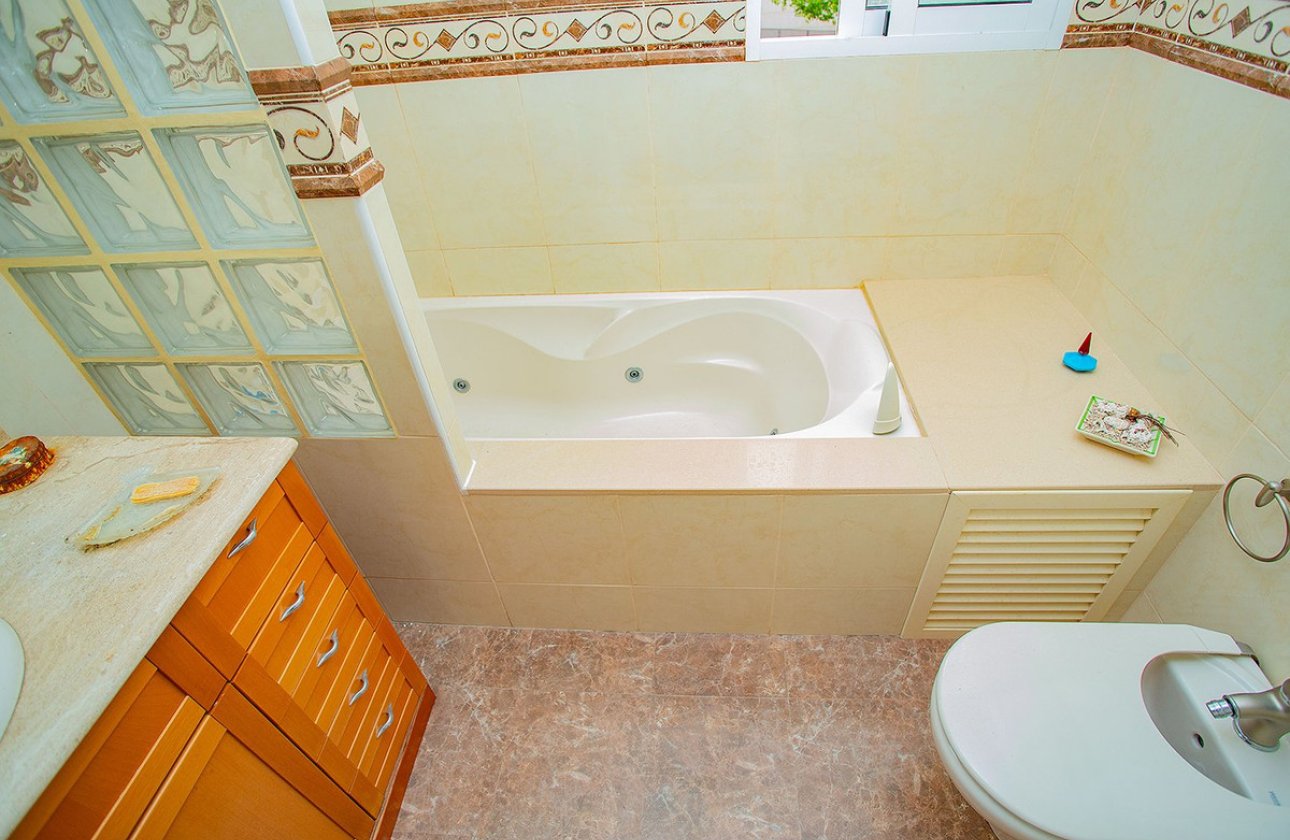 Reventa - Apartamento / piso -
Torrevieja - Torrevieja Centro