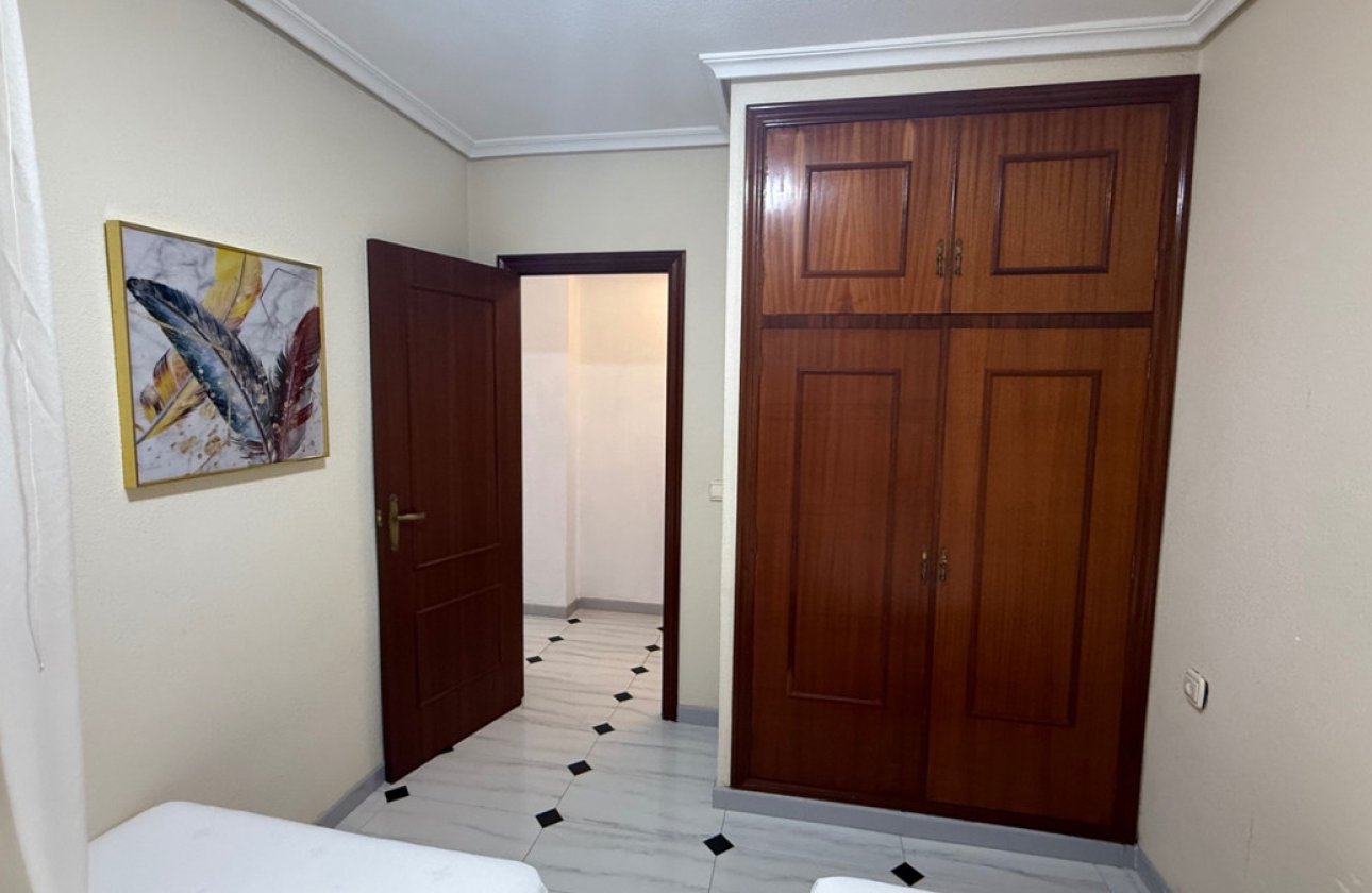 Reventa - Apartamento / piso -
Torrevieja - Torrevieja Centro