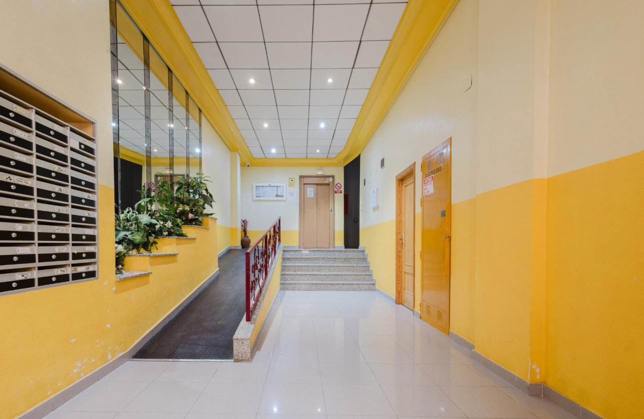 Reventa - Apartamento -
Torrevieja - Parque de Las Naciones