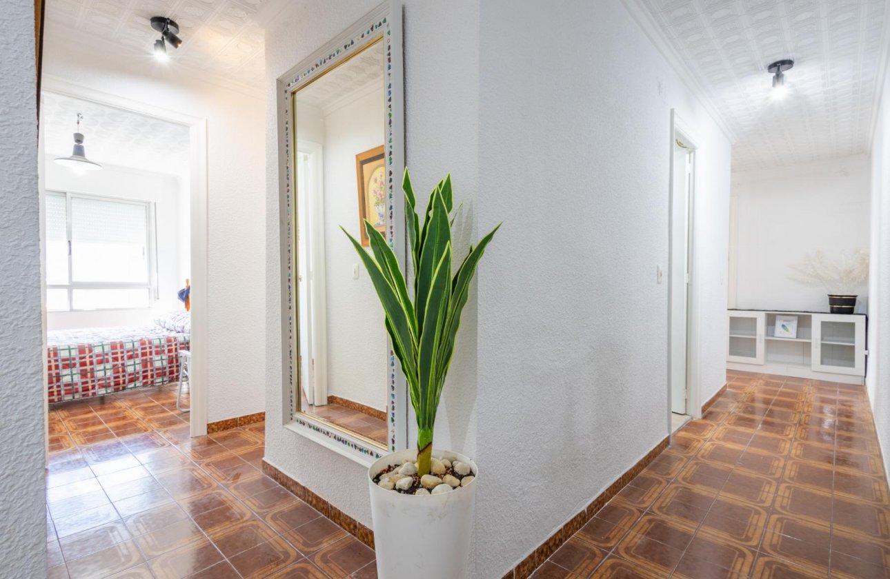 Reventa - Apartamento -
Torrevieja - Playa del Acequión