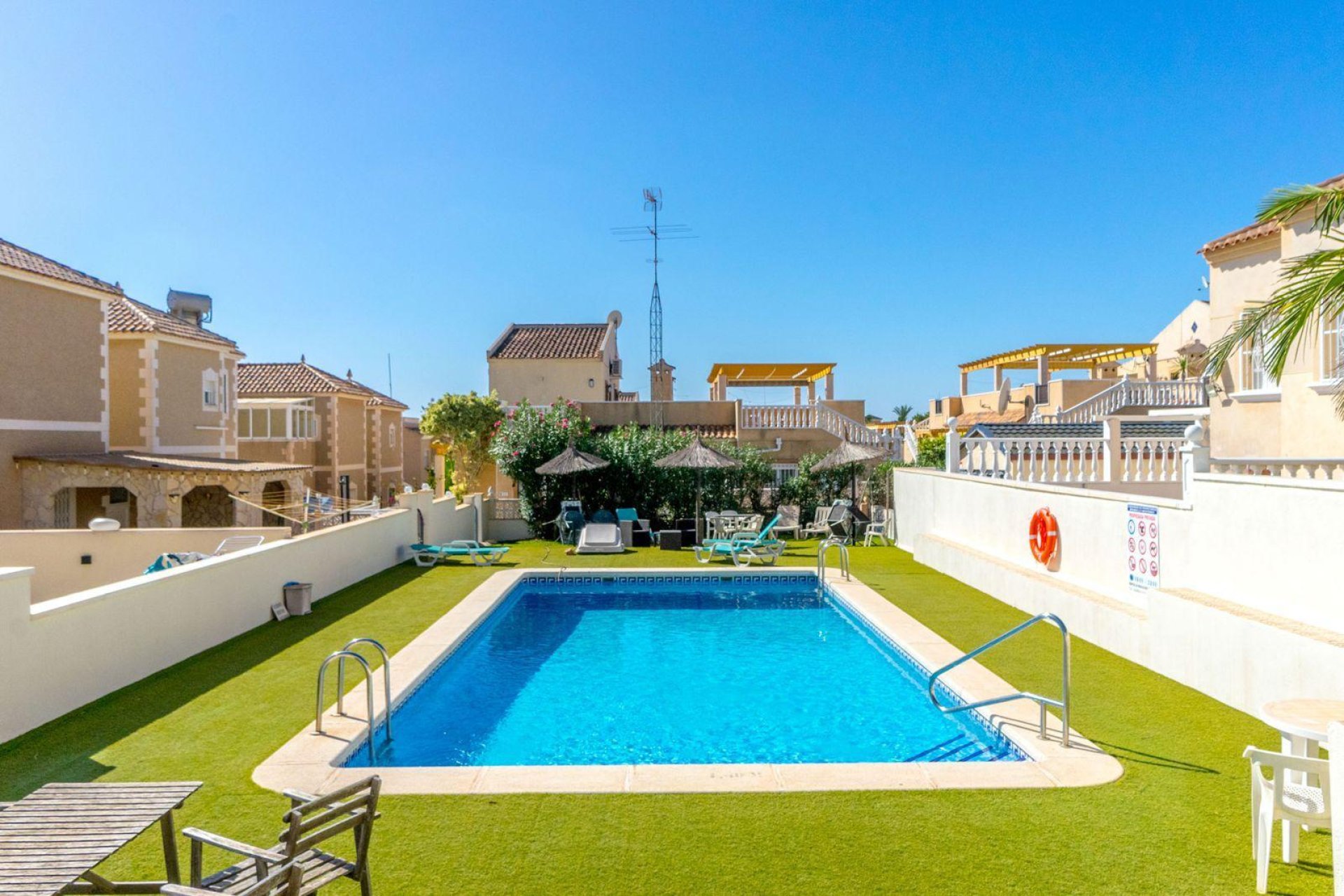 Reventa - Casa -
Orihuela Costa - Las Filipinas