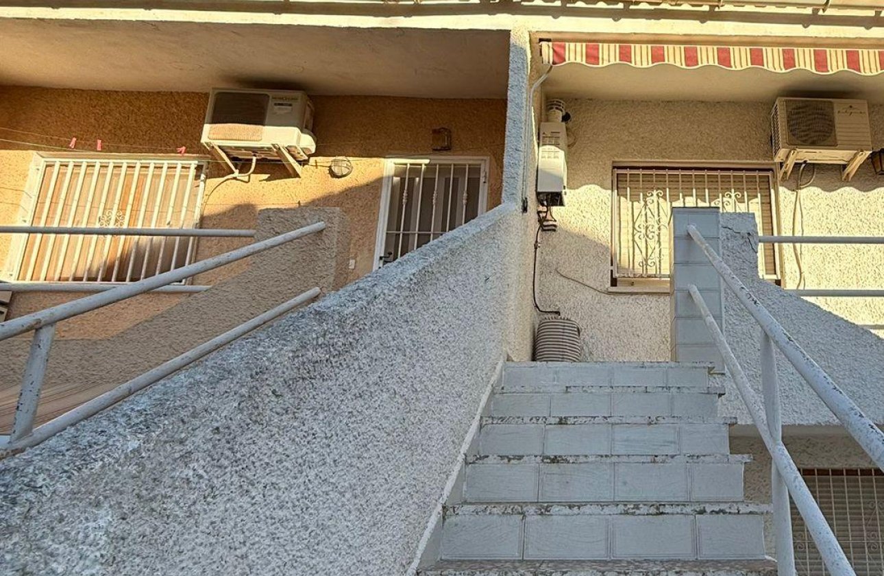 Reventa - Casa -
Torrevieja - Los Balcones