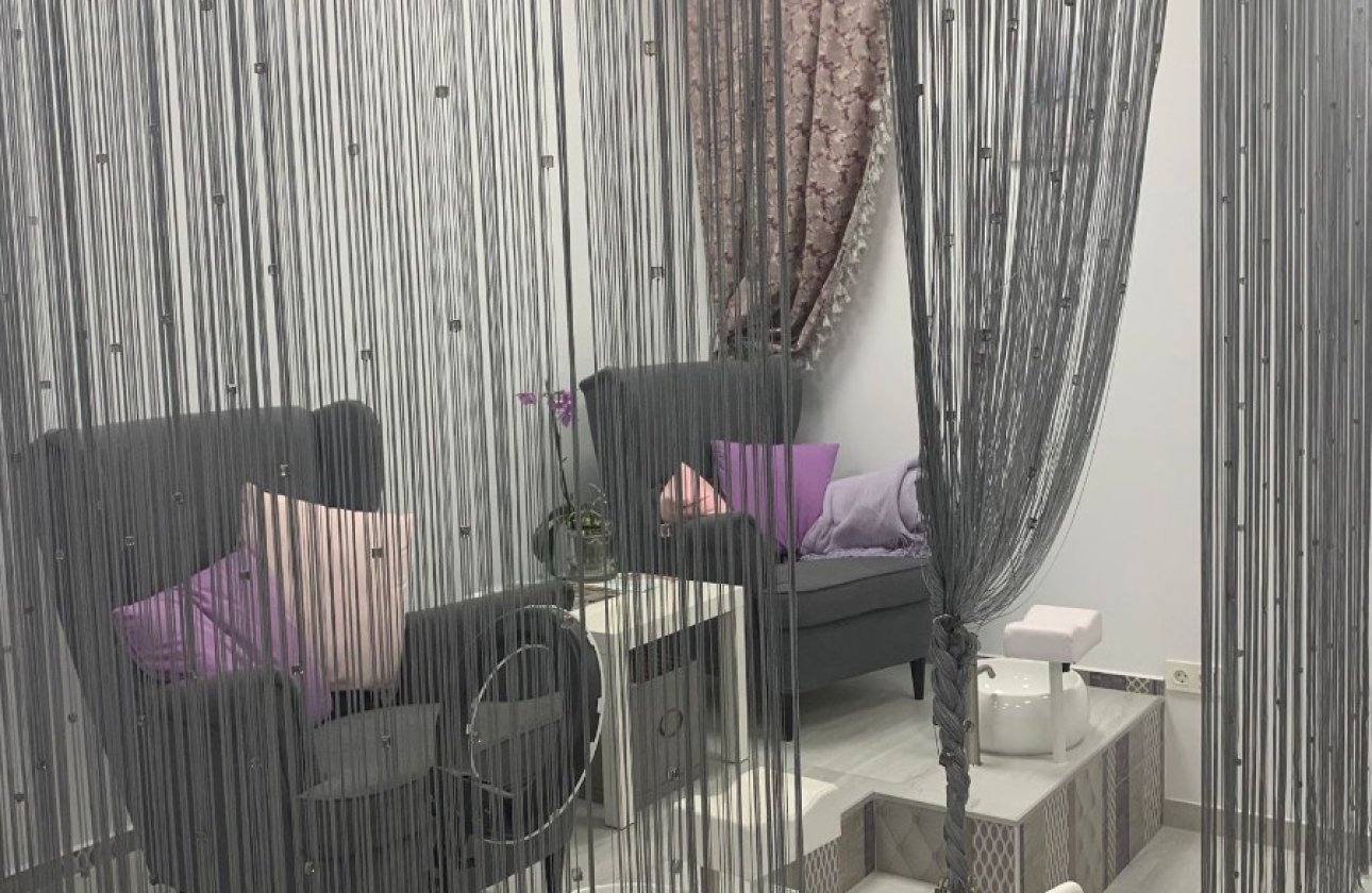 Reventa - Commercial property -
Orihuela - La Zenia