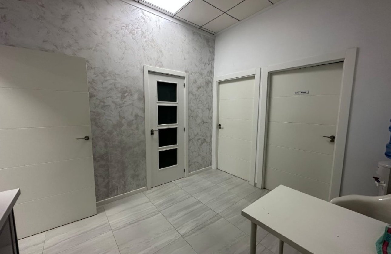 Reventa - Commercial property -
Orihuela - La Zenia