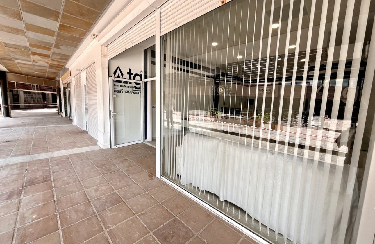 Reventa - Commercial property -
Orihuela - Playa Flamenca