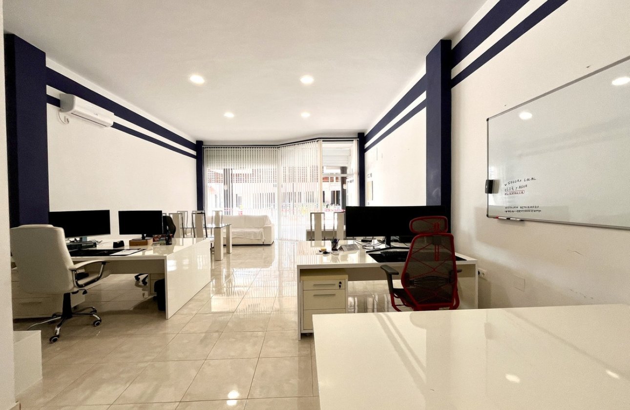 Reventa - Commercial property -
Orihuela - Playa Flamenca