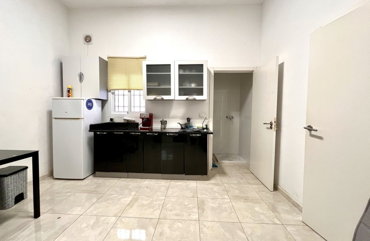 Reventa - Commercial property -
Orihuela - Playa Flamenca