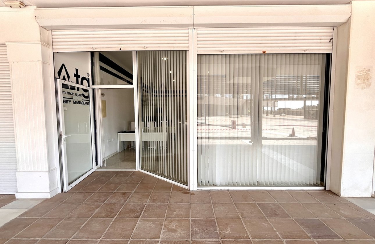 Reventa - Commercial property -
Orihuela - Playa Flamenca