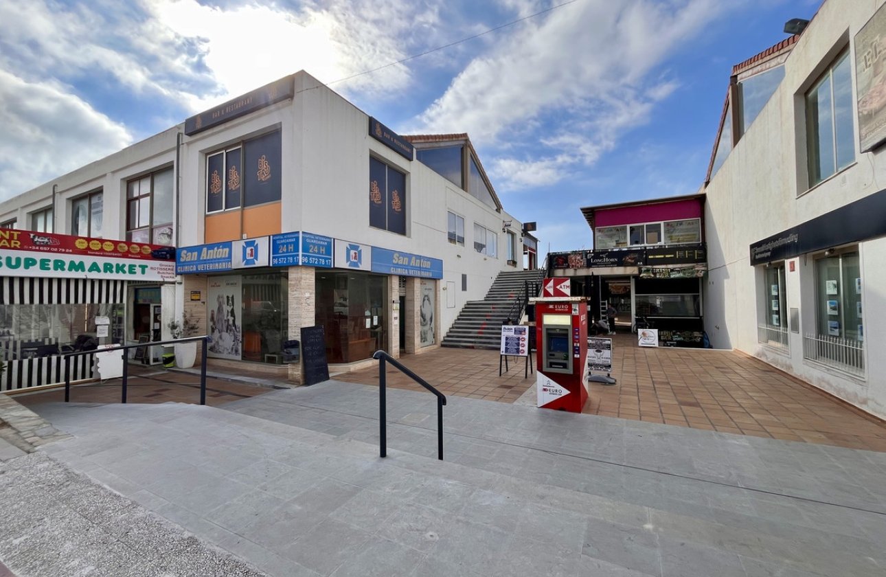 Reventa - Commercial property -
Orihuela - Playa Flamenca