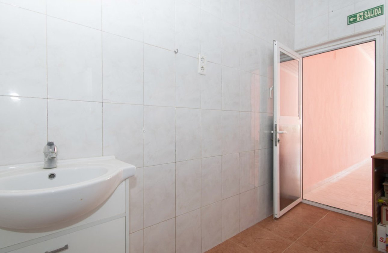 Reventa - Commercial property -
Torrevieja - La Mata