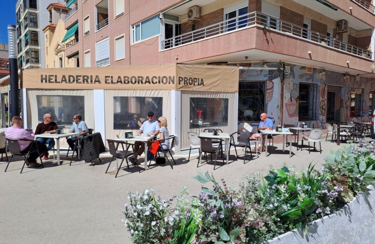 Reventa - Commercial property -
Torrevieja - La Mata