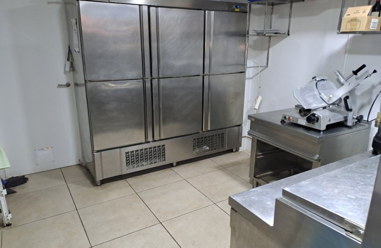 Reventa - Commercial property -
Torrevieja - La Mata