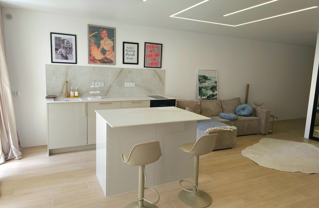 Reventa - Commercial property -
Torrevieja - Torrevieja Centro