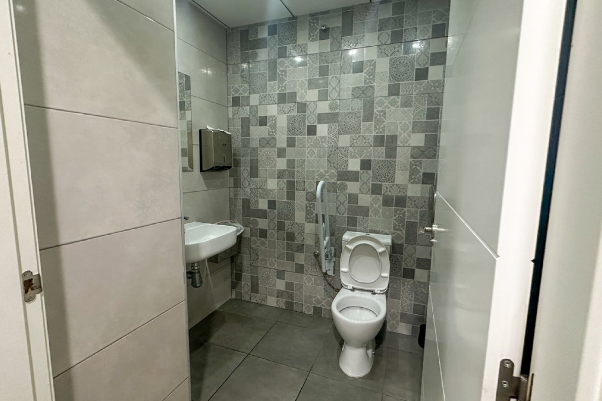 Reventa - Commercial property -
Torrevieja - Torrevieja Centro