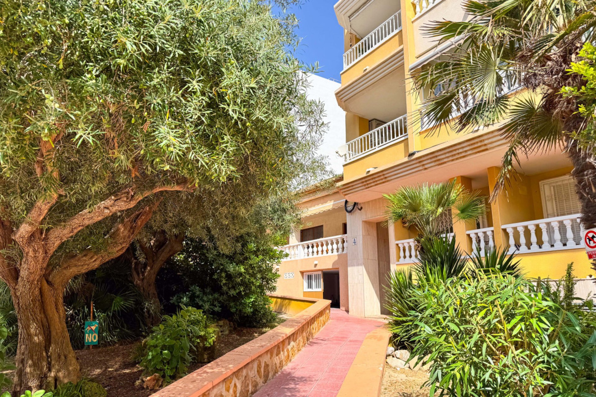 Reventa - Garaje -
Torrevieja - La Mata