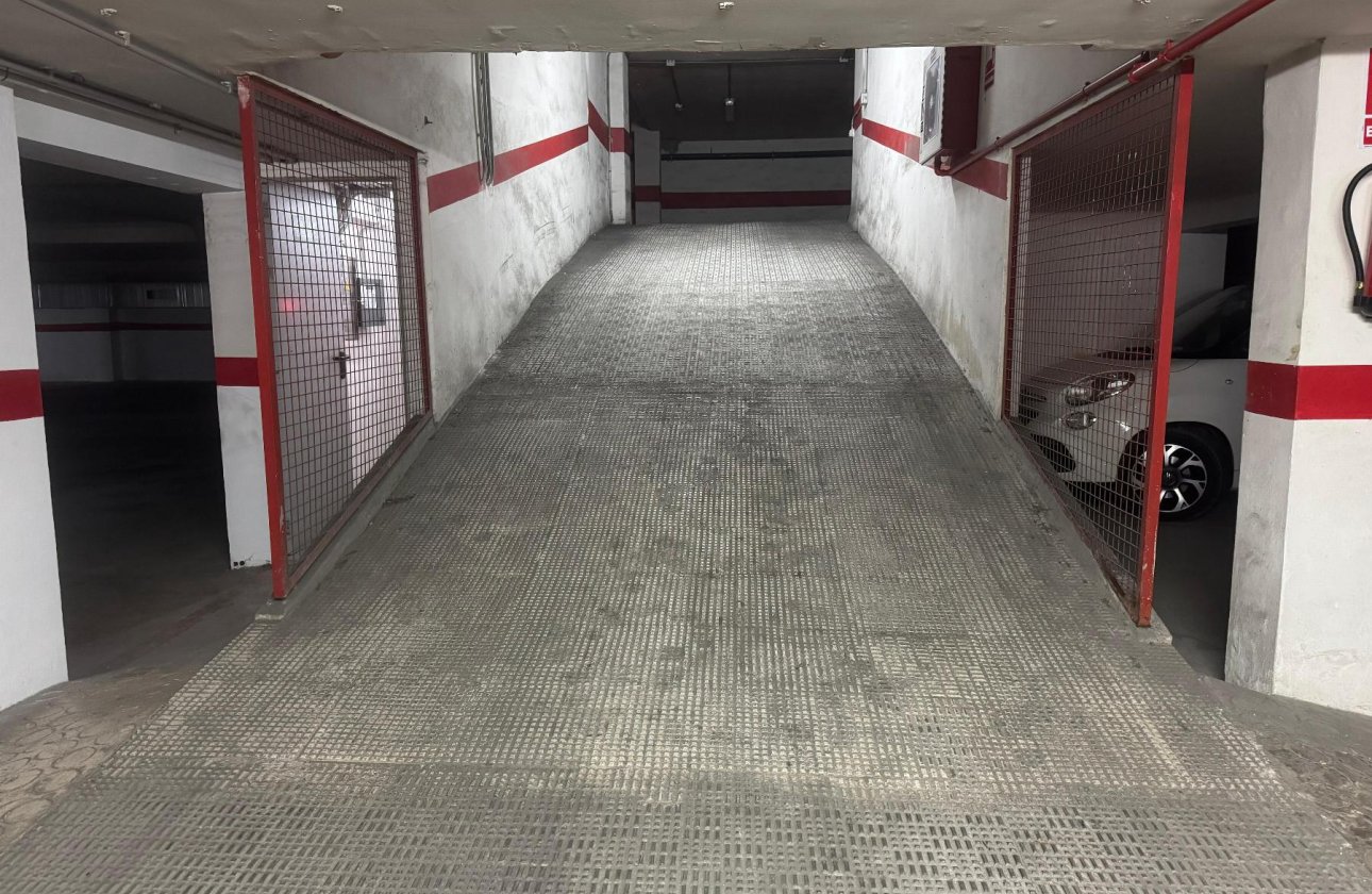 Reventa - Garaje -
Torrevieja - Playa Acequion