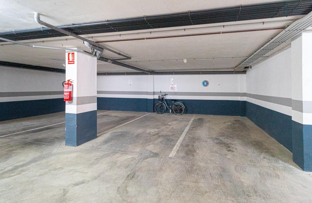 Reventa - Parking -
Orihuela Costa - Agua Marina