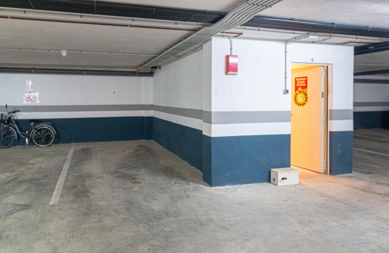 Reventa - Parking -
Orihuela Costa - Agua Marina