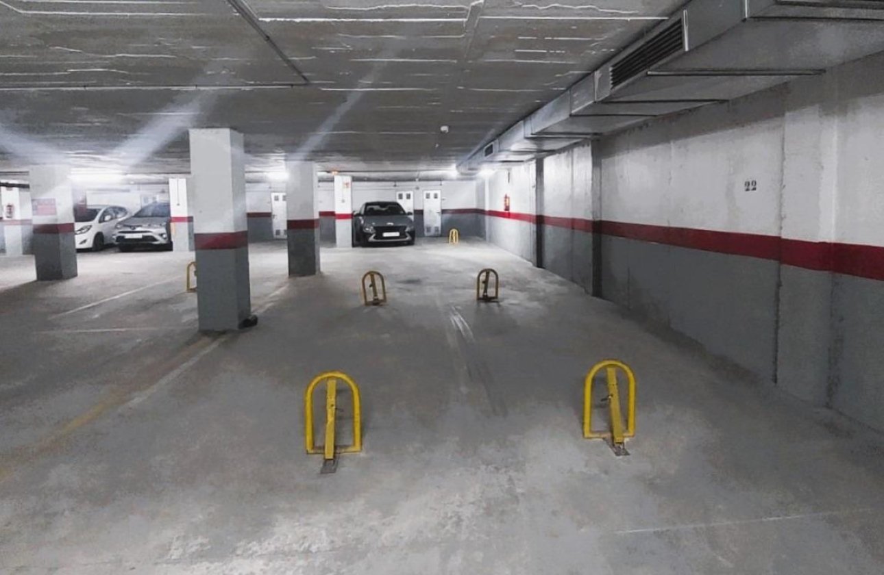 Reventa - Parking -
Torrevieja - Playa de los Locos