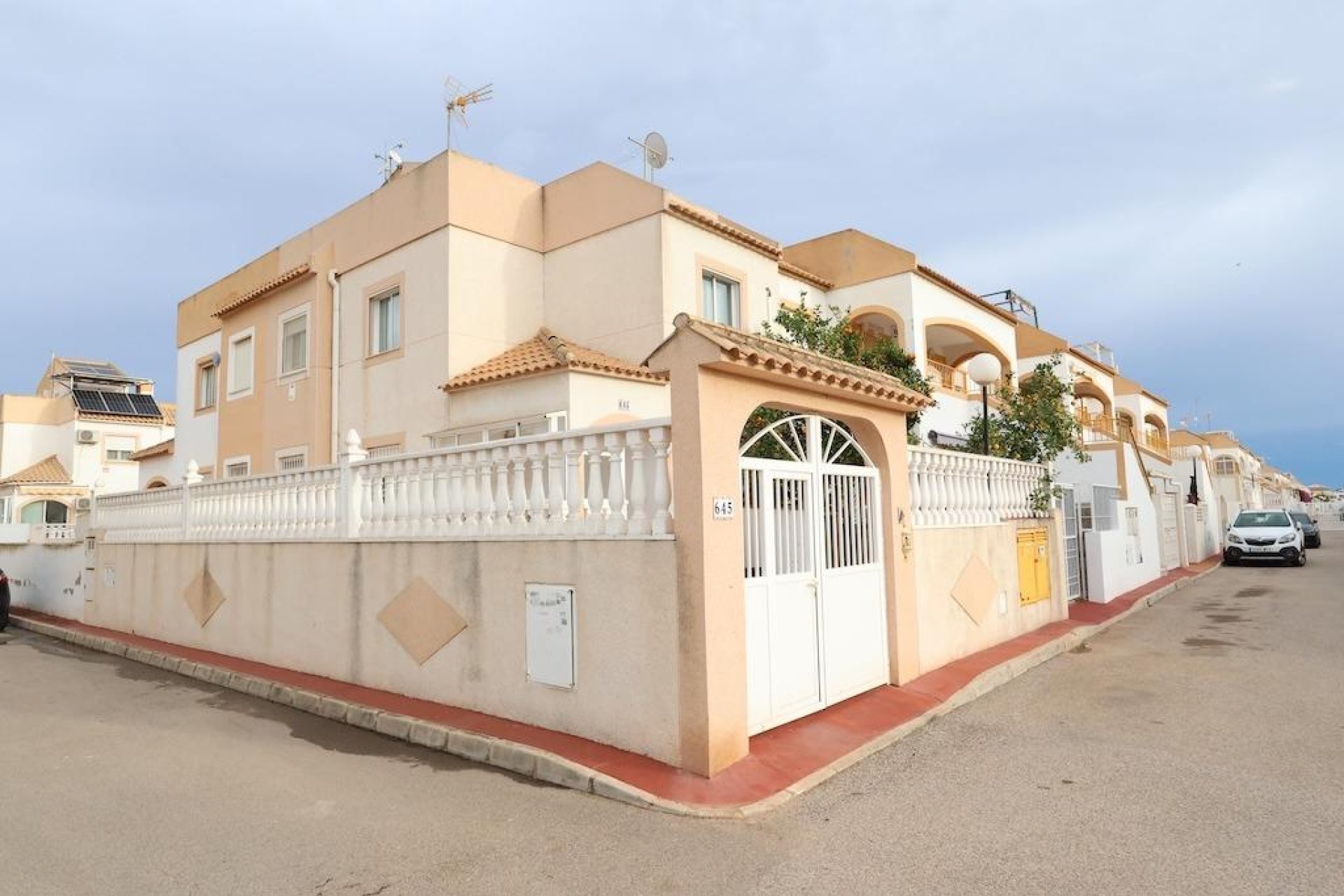 Reventa - semi-detached house -
Torrevieja - El limonar