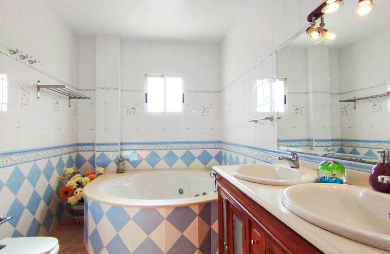 Reventa - Villa -
Alicante City - La Torreta