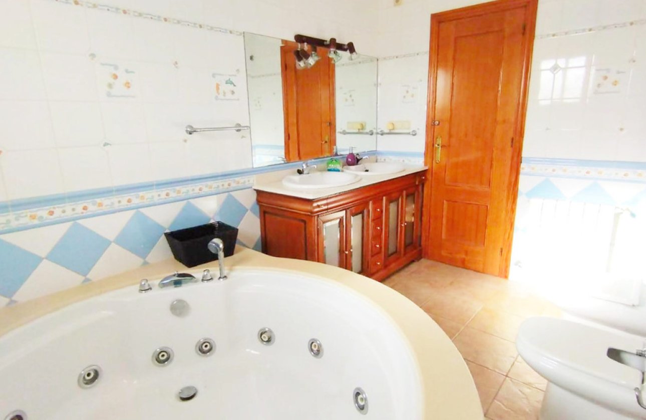 Reventa - Villa -
Alicante City - La Torreta