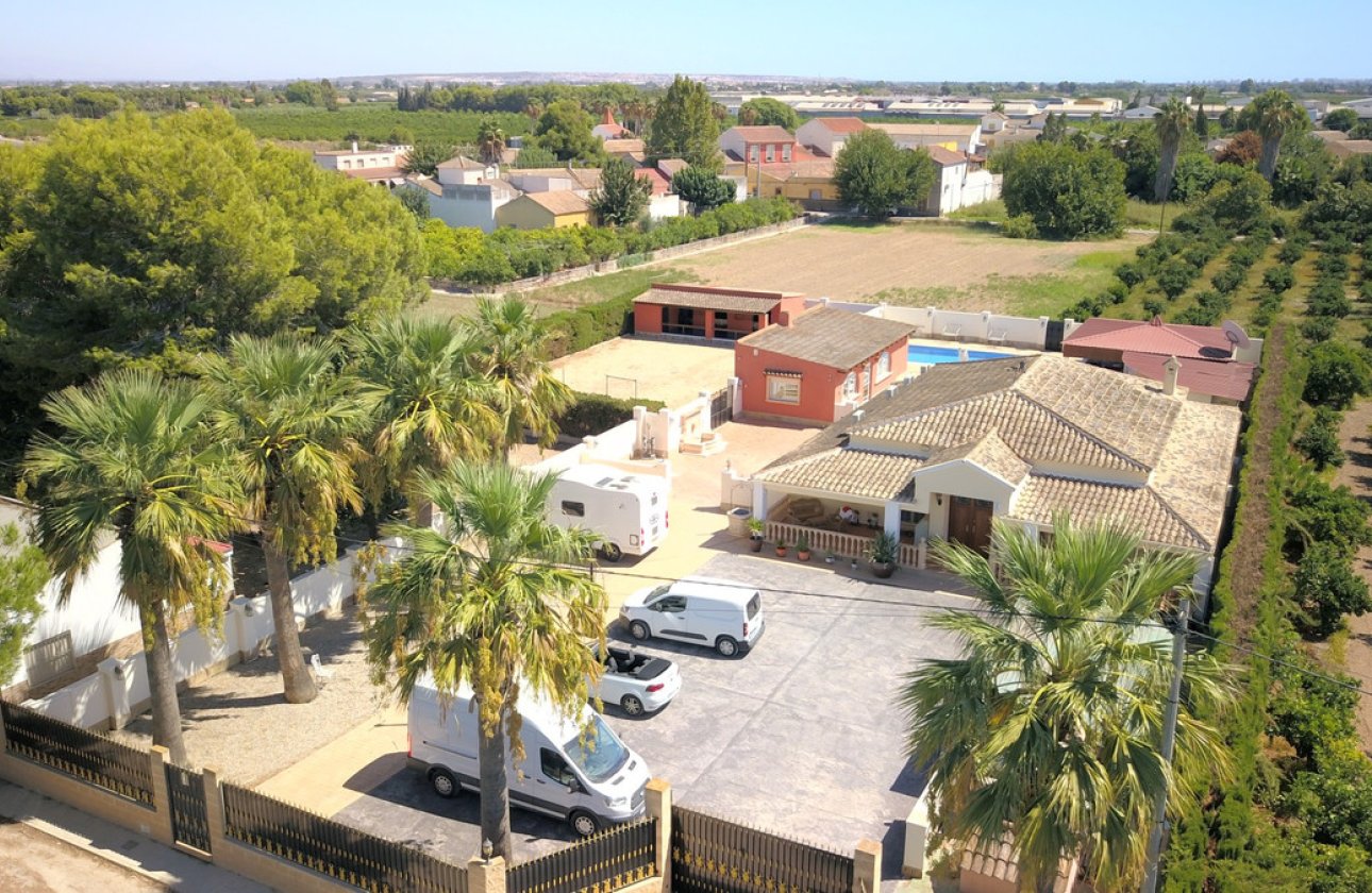 Reventa - Villa -
Almoradí - Heredades