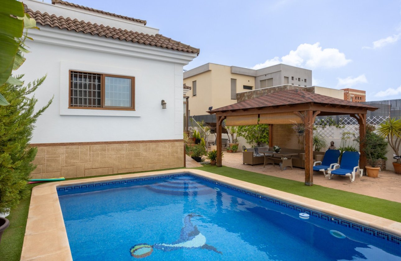 Reventa - Villa -
Los Montesinos - Los Montesinos Centro