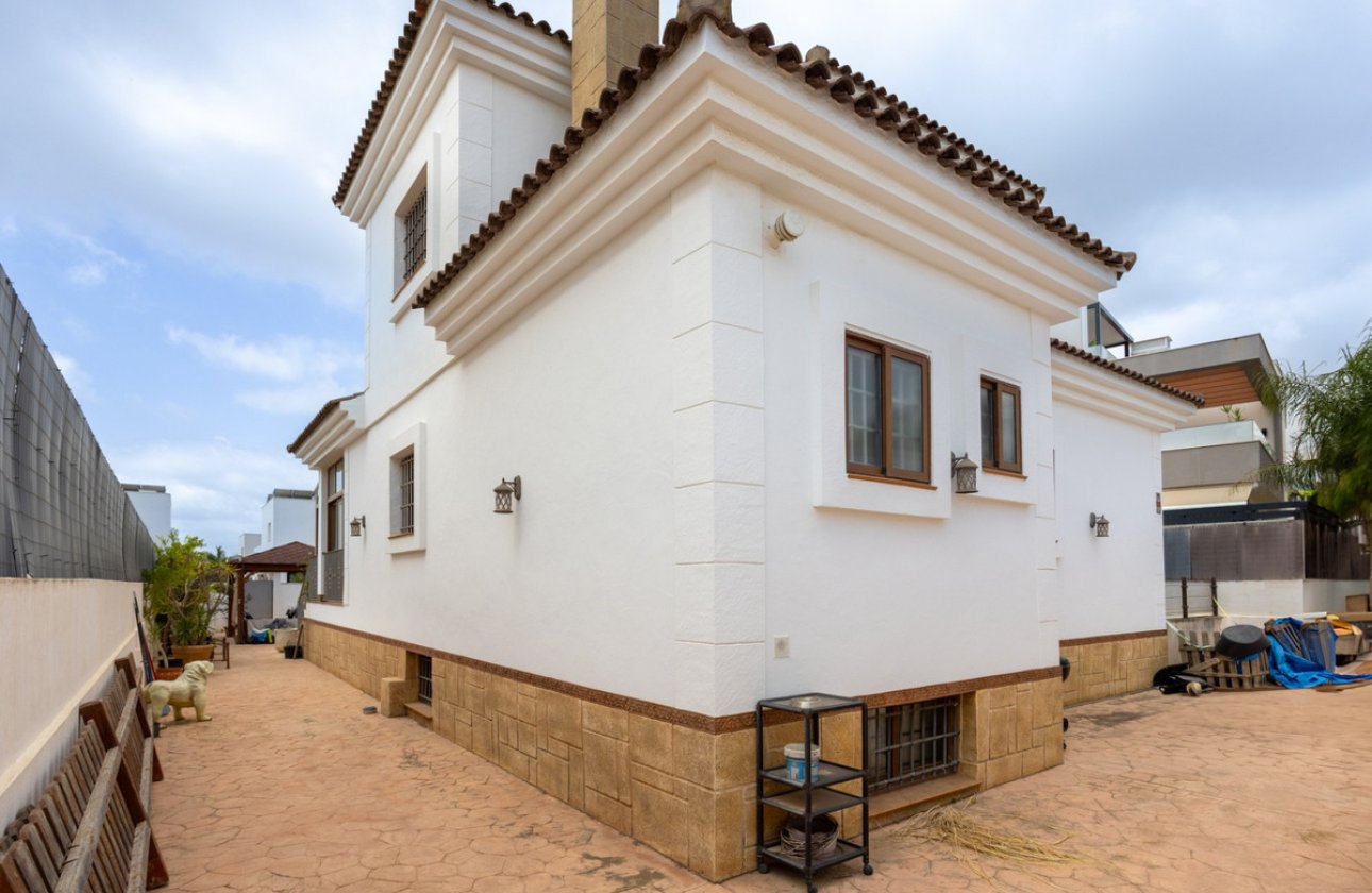 Reventa - Villa -
Los Montesinos - Los Montesinos Centro