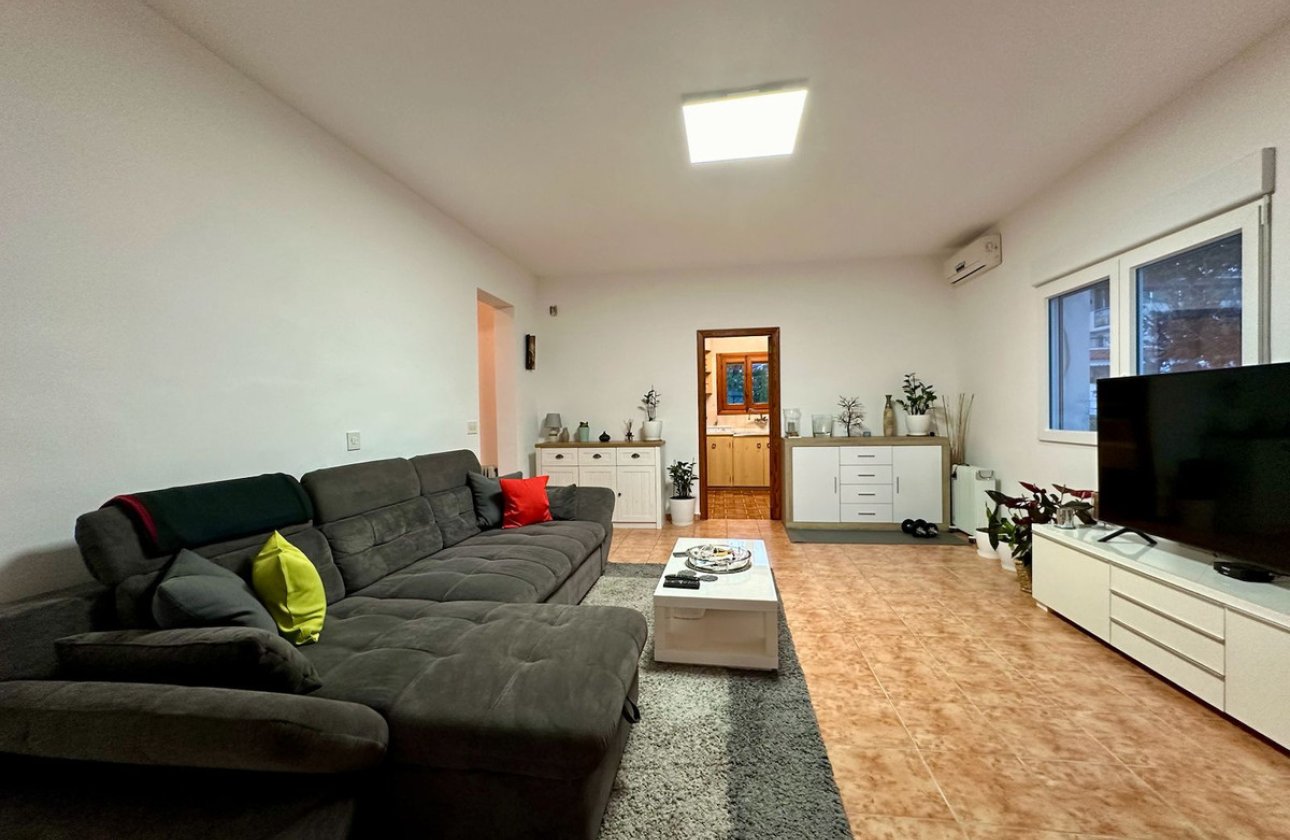 Reventa - Villa -
Novelda - Estación