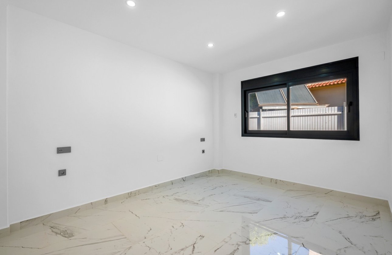 Reventa - Villa -
Orihuela - Campoamor